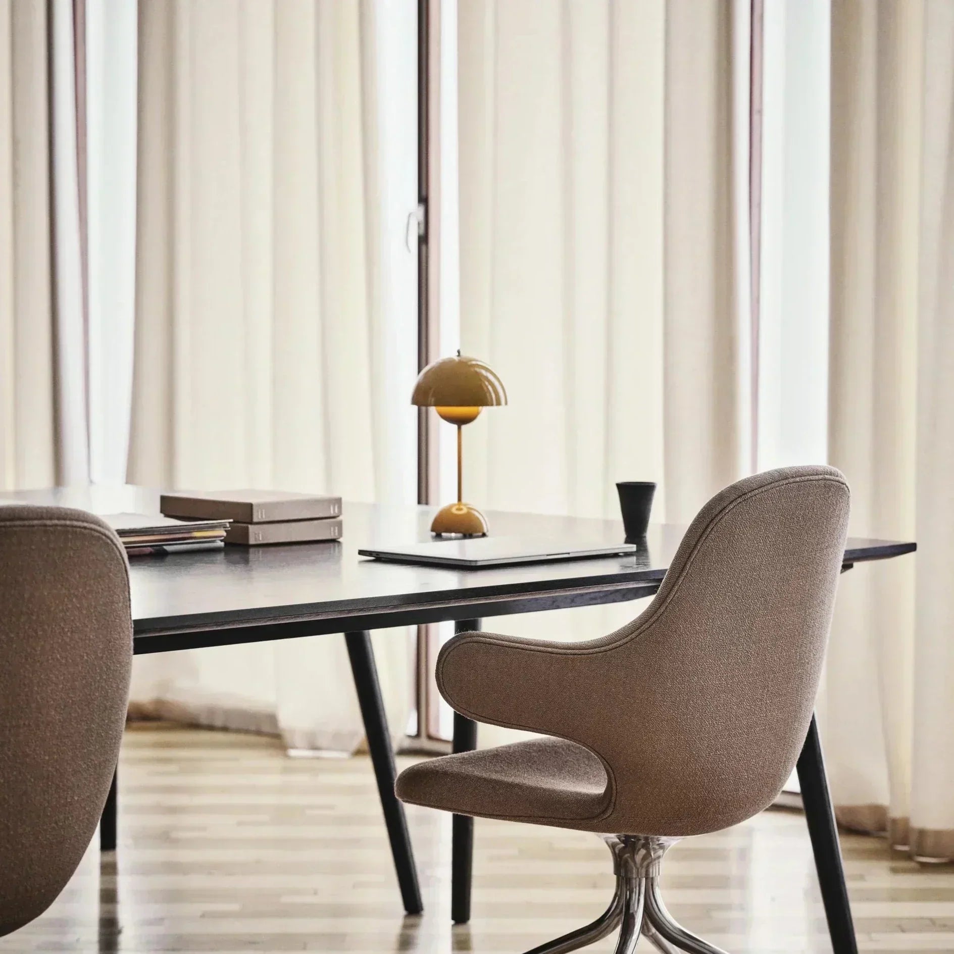 Aurora Room - Table Lamp