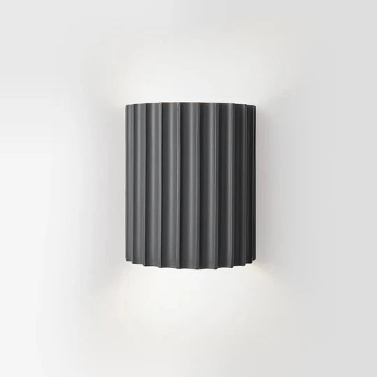 Modern resin wall lamp: artistic lighting