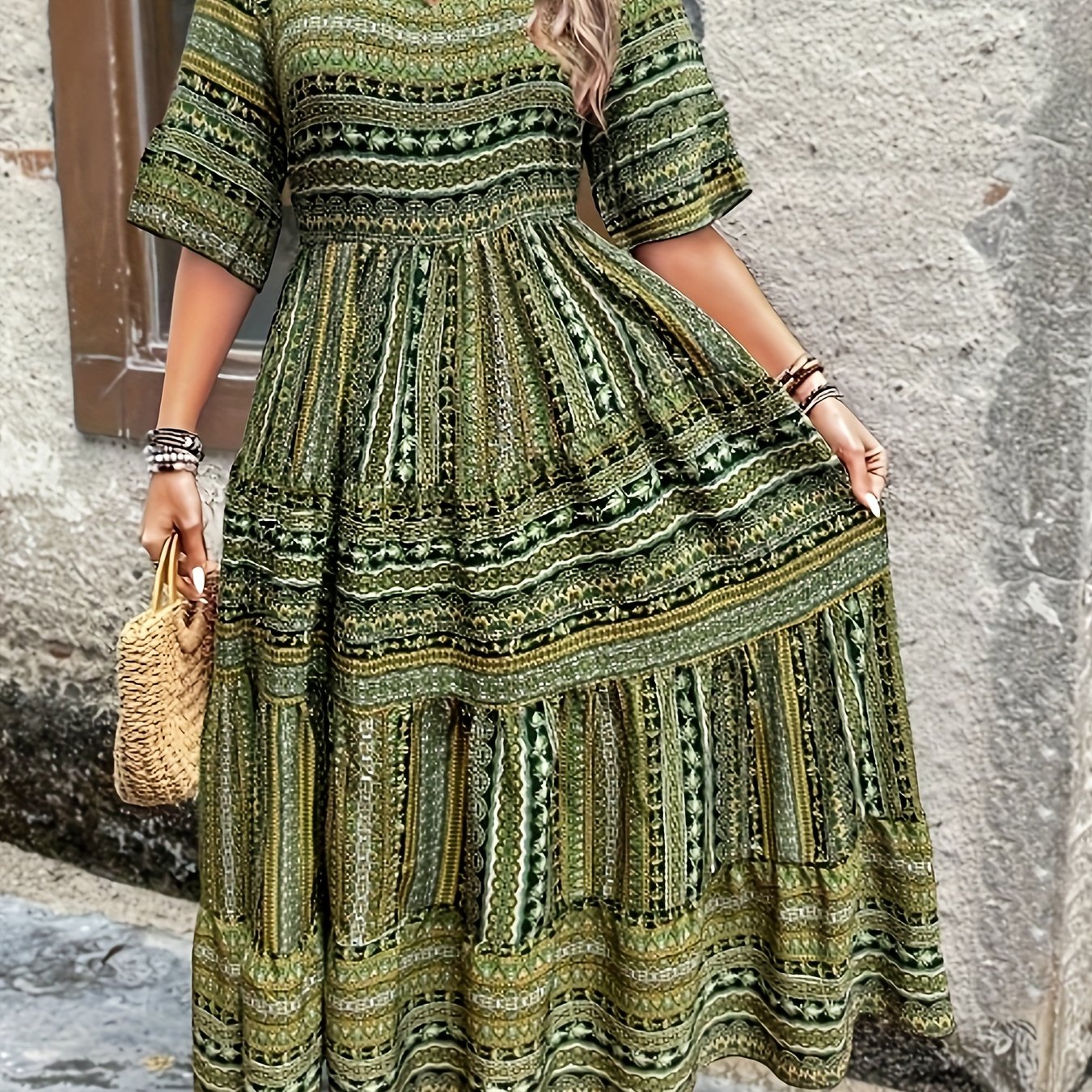 Anna - A subtle and elegant dress with an all-over pattern.