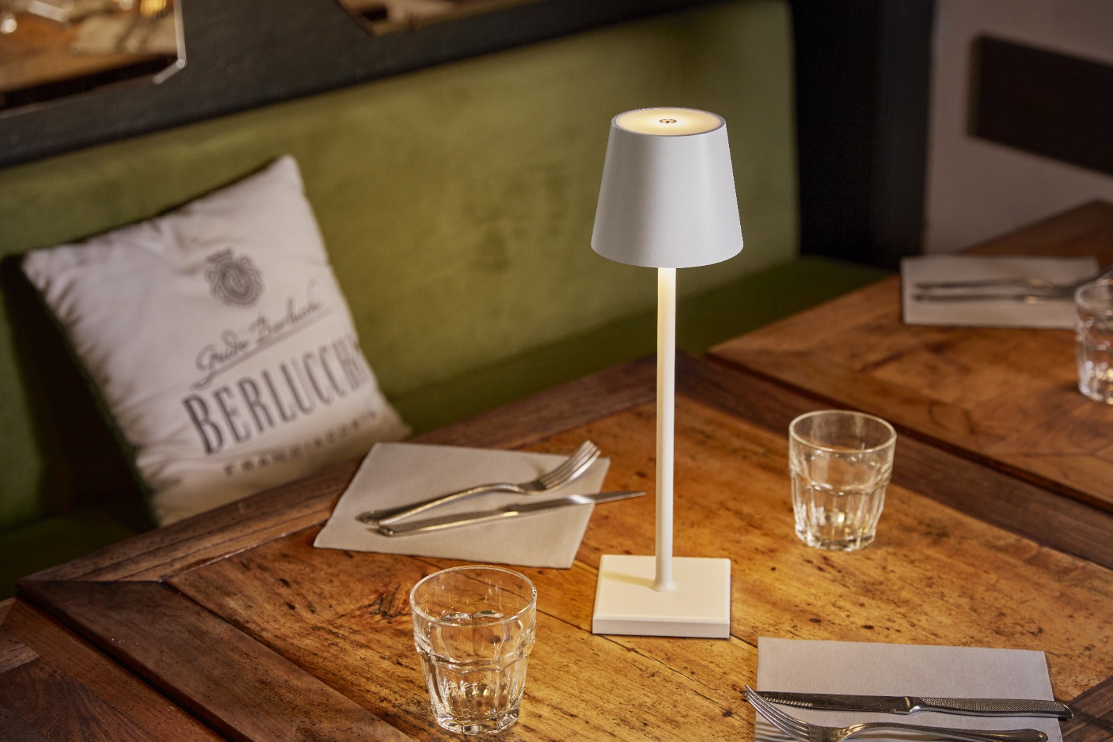 Incandescent Bulb | Rechargeable Table Lamp