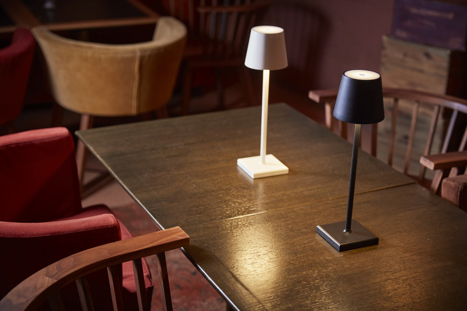 Incandescent Bulb | Rechargeable Table Lamp