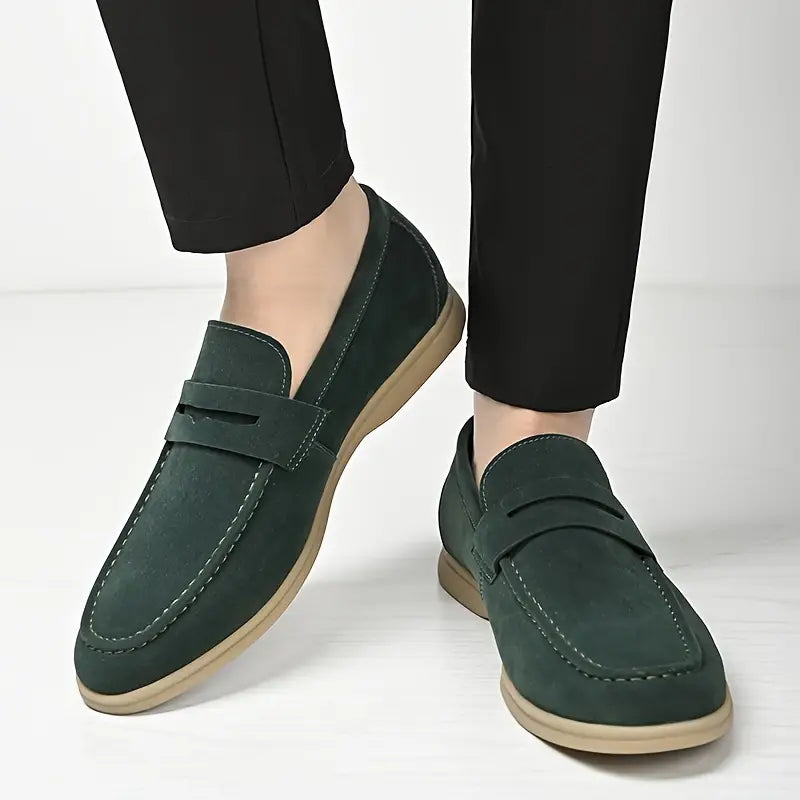 Jax - Modern and versatile loafers with contrast soles