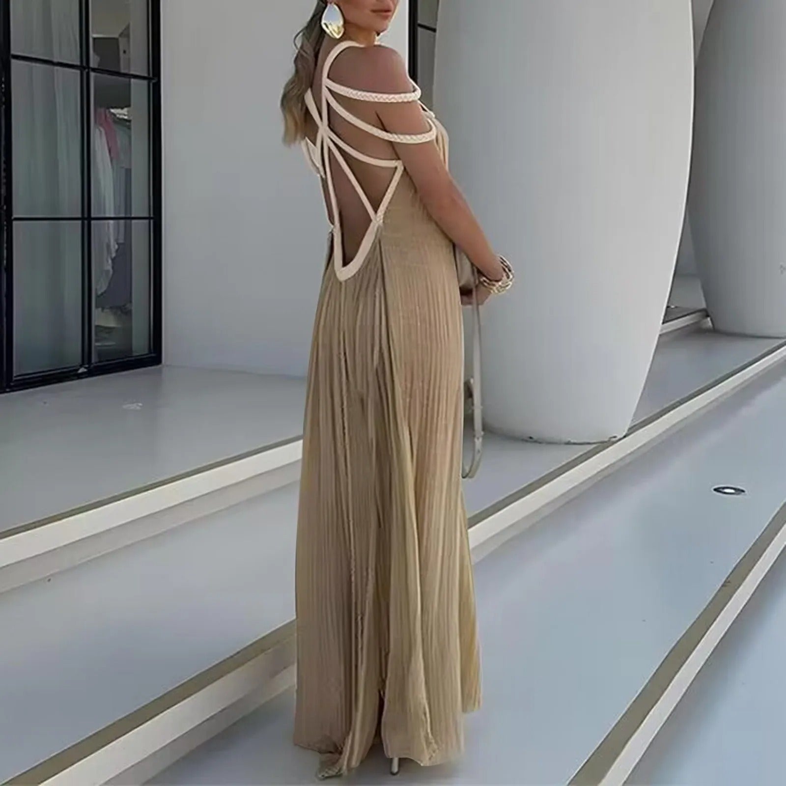 Alana - Spaghetti Strap Backless Maxi Dress