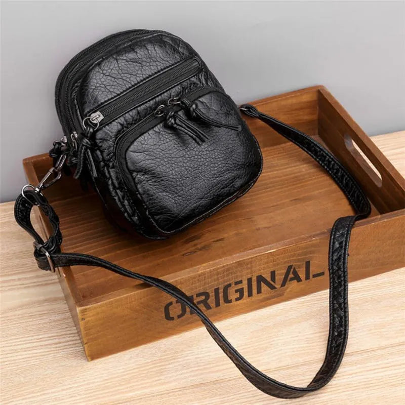 Izzy - Stylish shoulder bag with adjustable strap