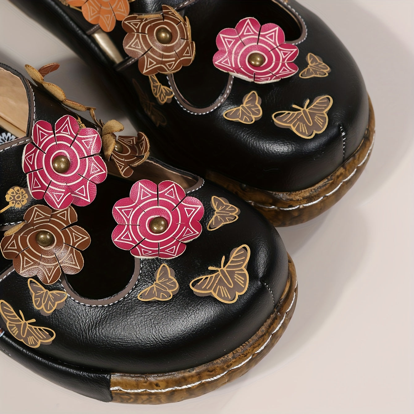 Kairi - Flower Decorated Slippers