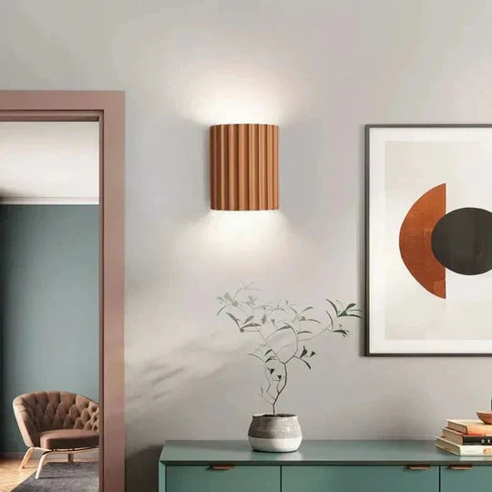 Modern resin wall lamp: artistic lighting