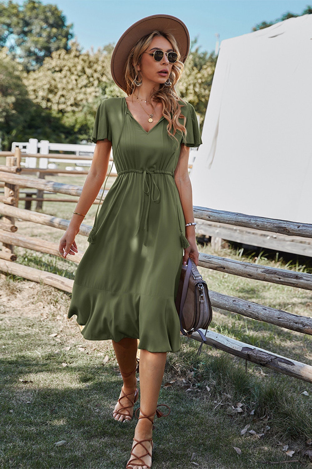 Evie - Elegant short sleeve V-neck dress with belt