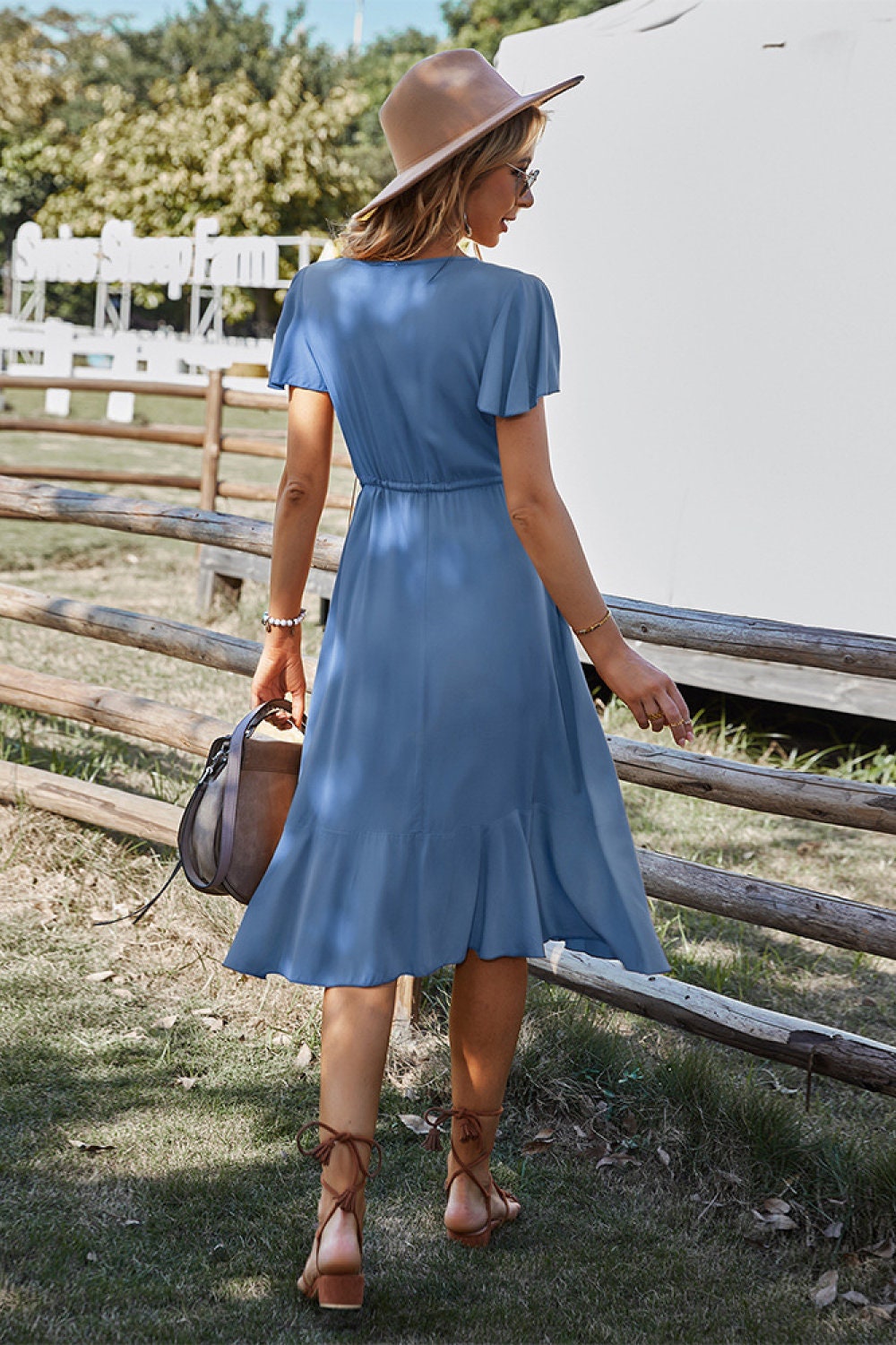 Evie - Elegant short sleeve V-neck dress with belt