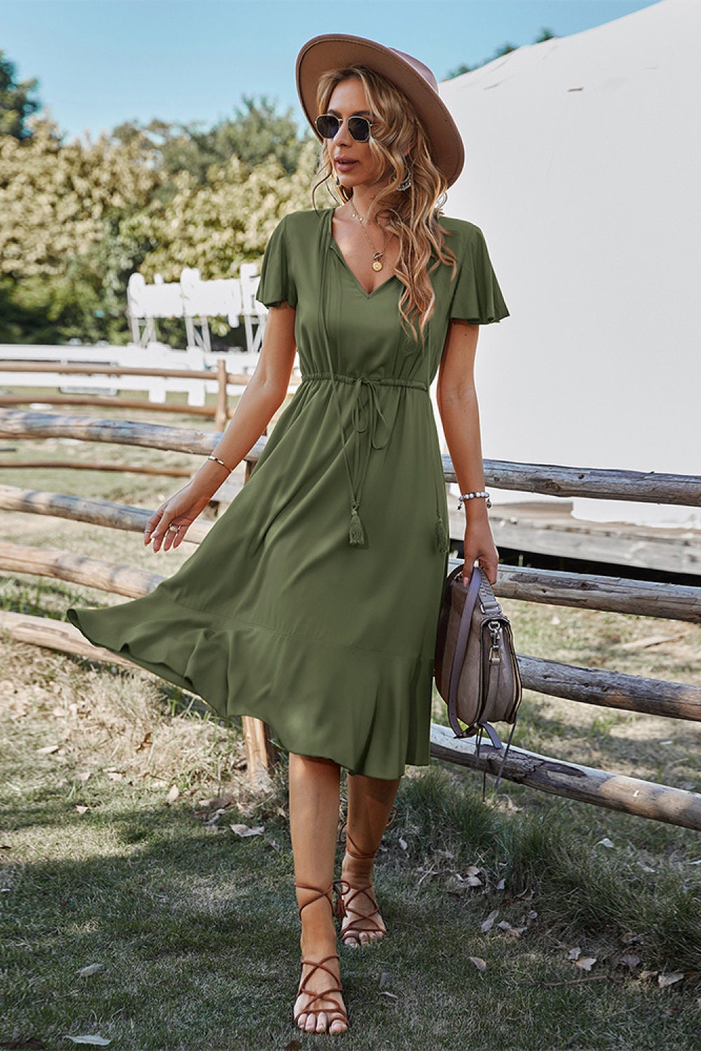 Evie - Elegant short sleeve V-neck dress with belt