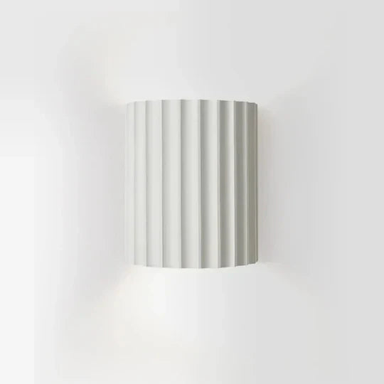Modern resin wall lamp: artistic lighting