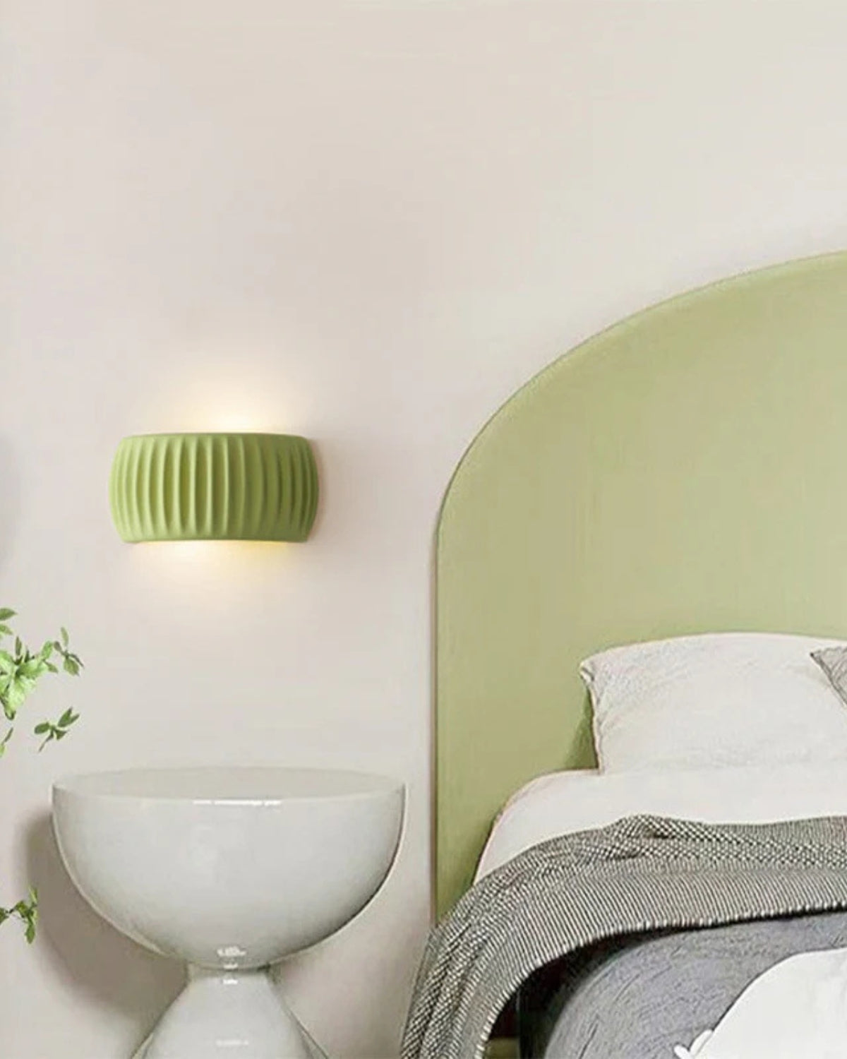 Lumavea - an elegant wall lamp with an artistic wave silhouette