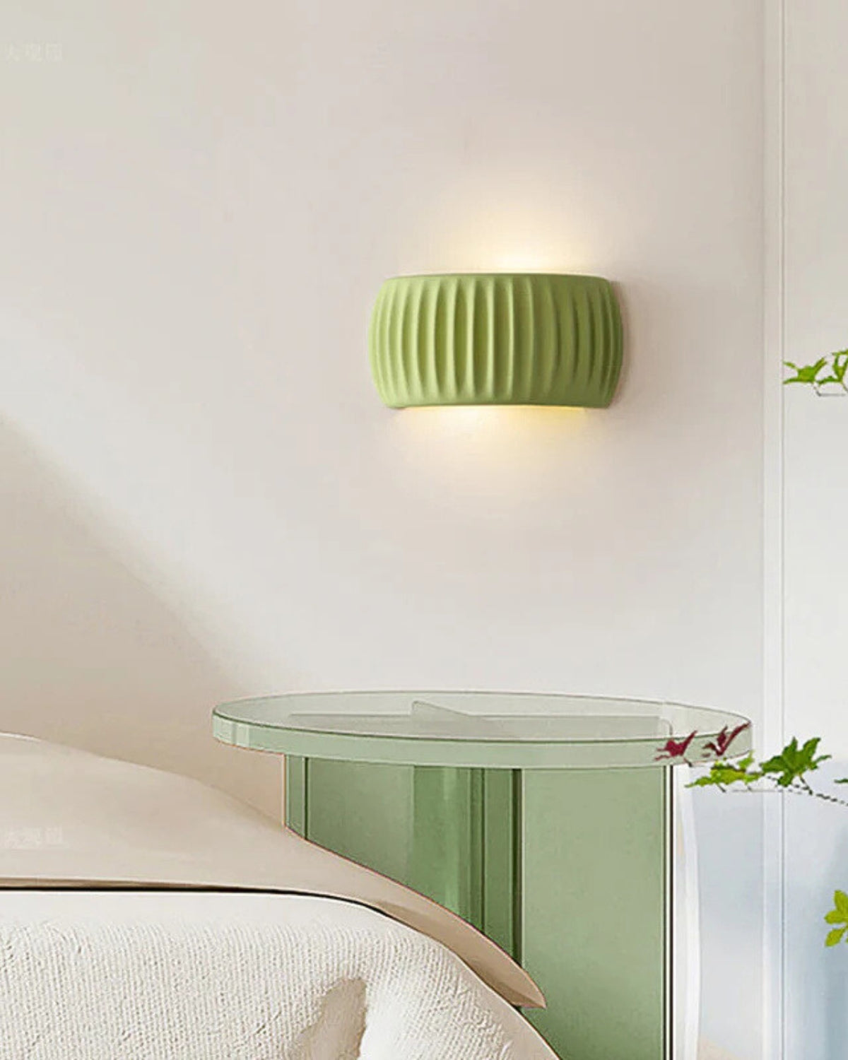 Lumavea - an elegant wall lamp with an artistic wave silhouette