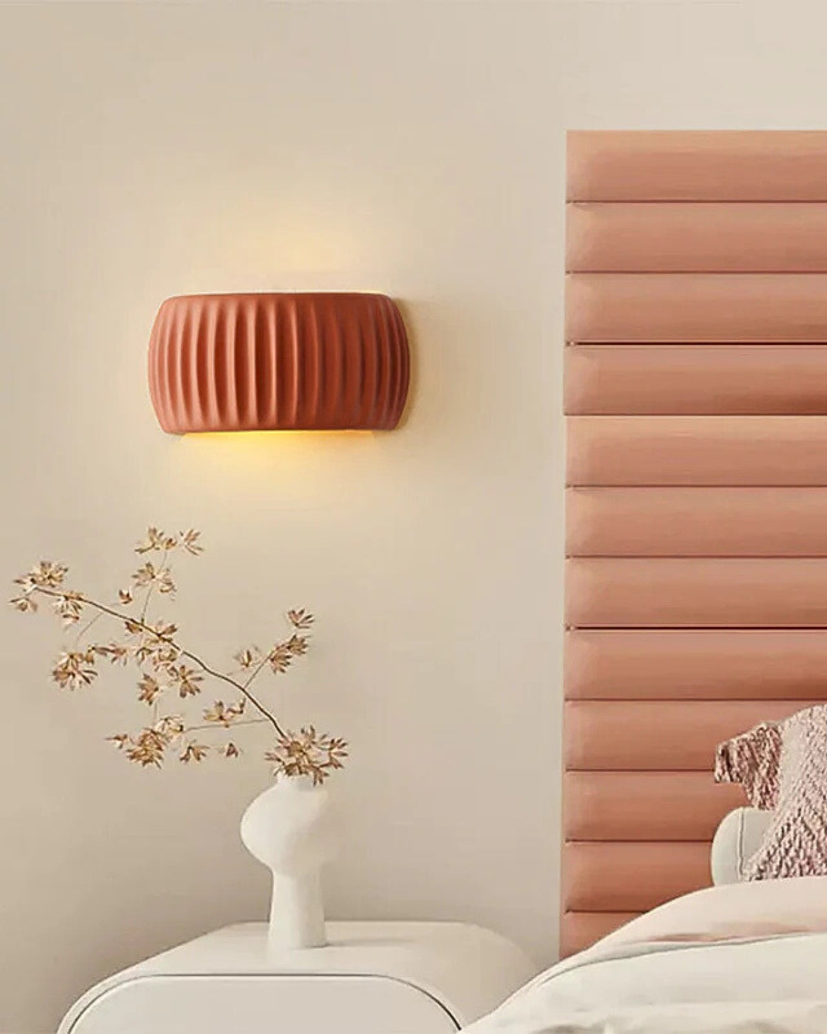 Lumavea - an elegant wall lamp with an artistic wave silhouette