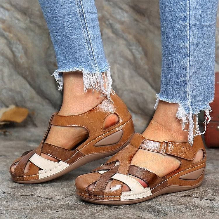Ellen - Lightweight sandals with breathable straps