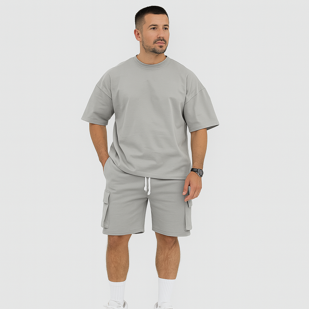 メンズスポーツウェアセット - 通気性のあるポリエステル製ラウンドネックTシャツとショーツ（ドローストリングとポケット付き）