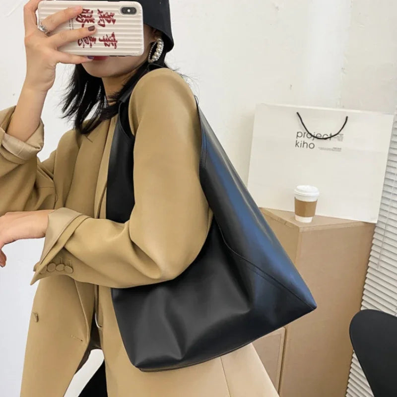 女性用ミニマリスト・レザートートバッグ