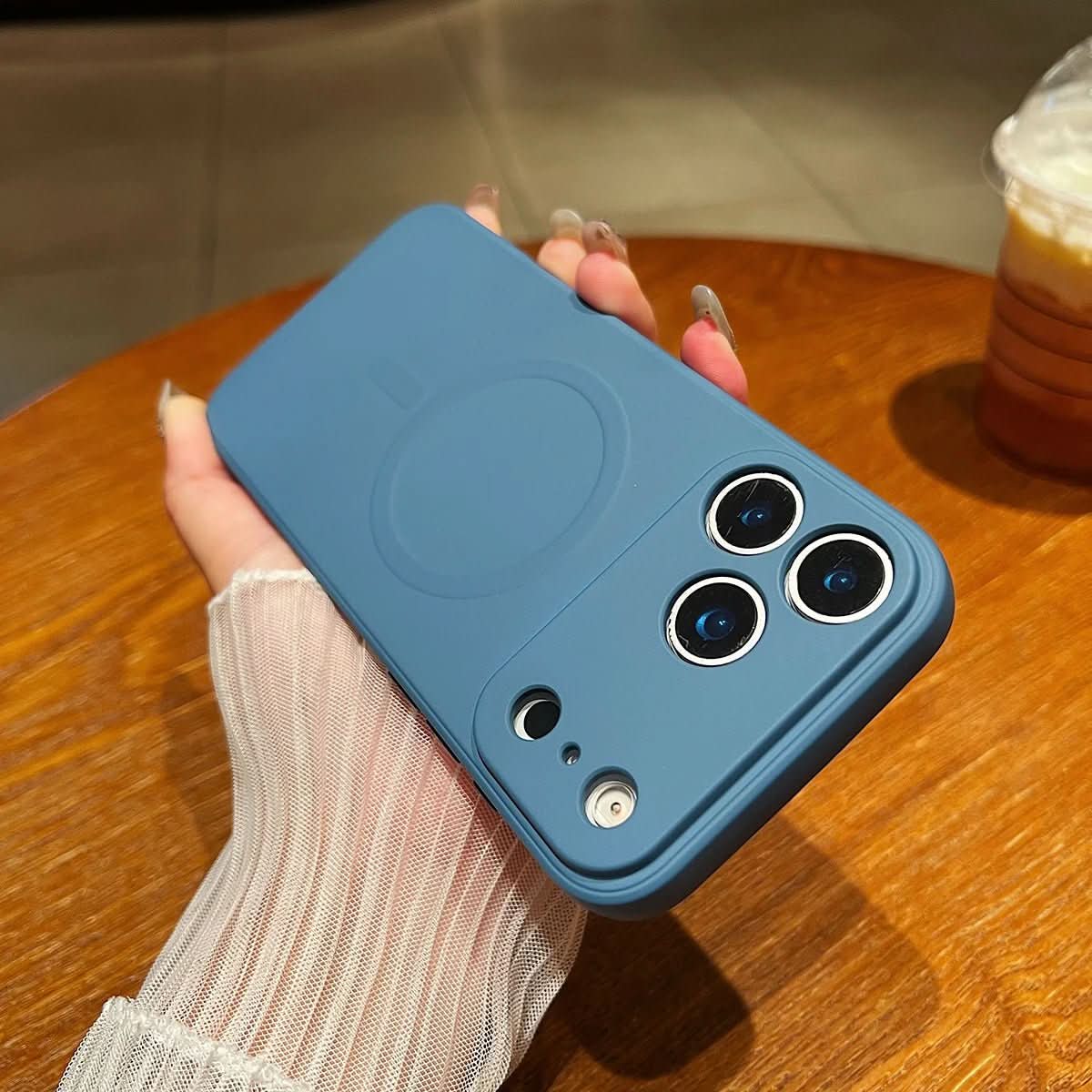 Veyno | Magnetic iPhone Case Made of Soft Silicone