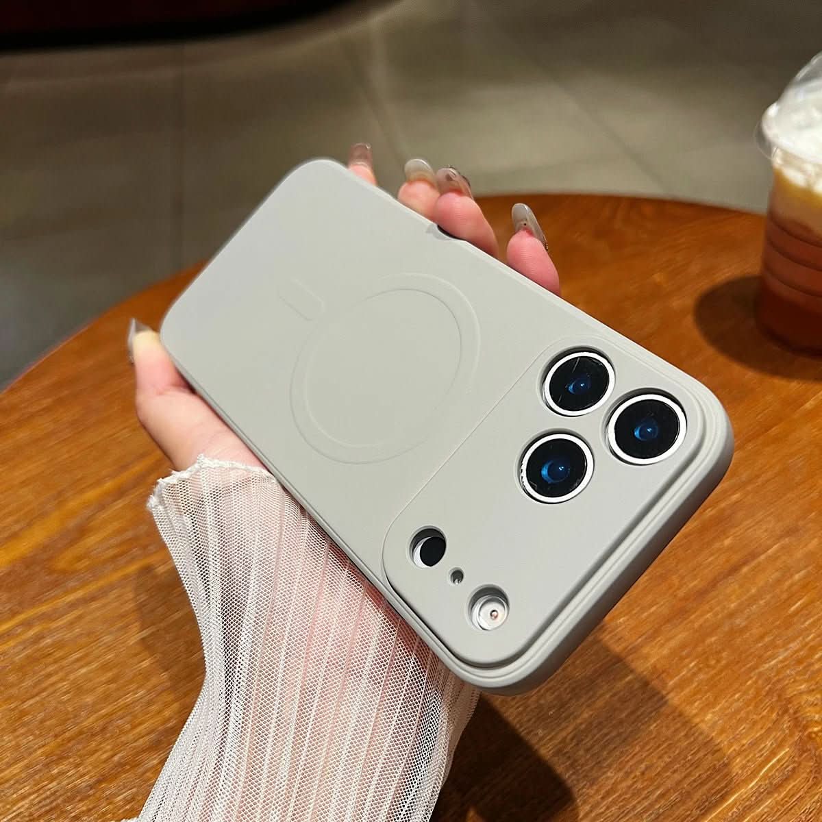 Veyno | Magnetic iPhone Case Made of Soft Silicone