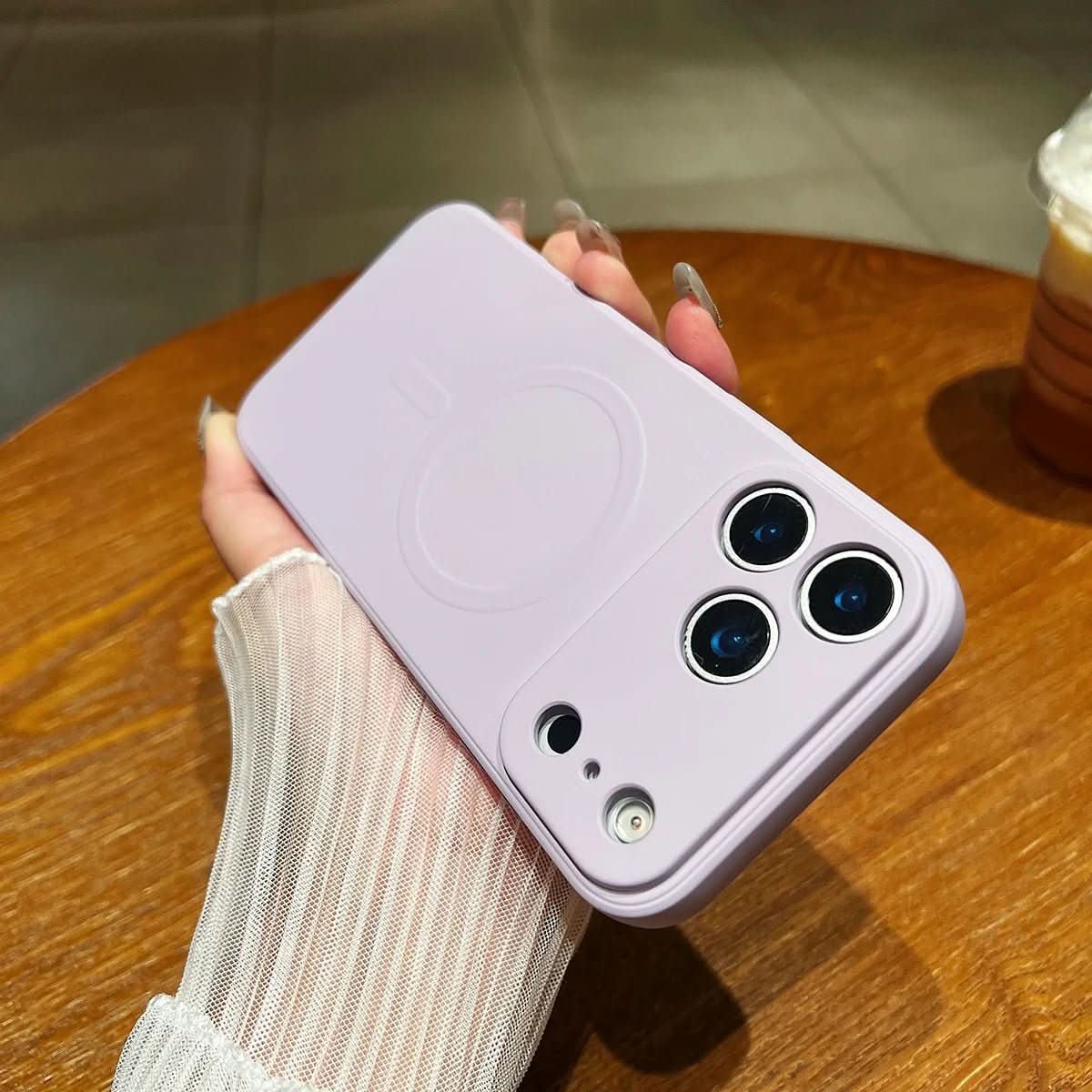 Veyno | Magnetic IPhone Case Made of Soft Silicone