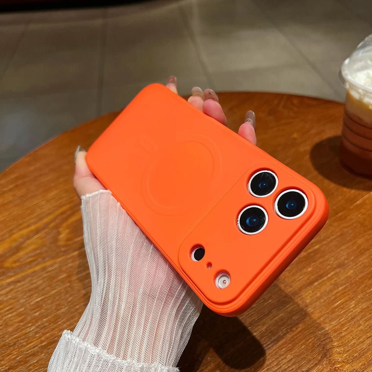 Veyno | Magnetic iPhone Case Made of Soft Silicone